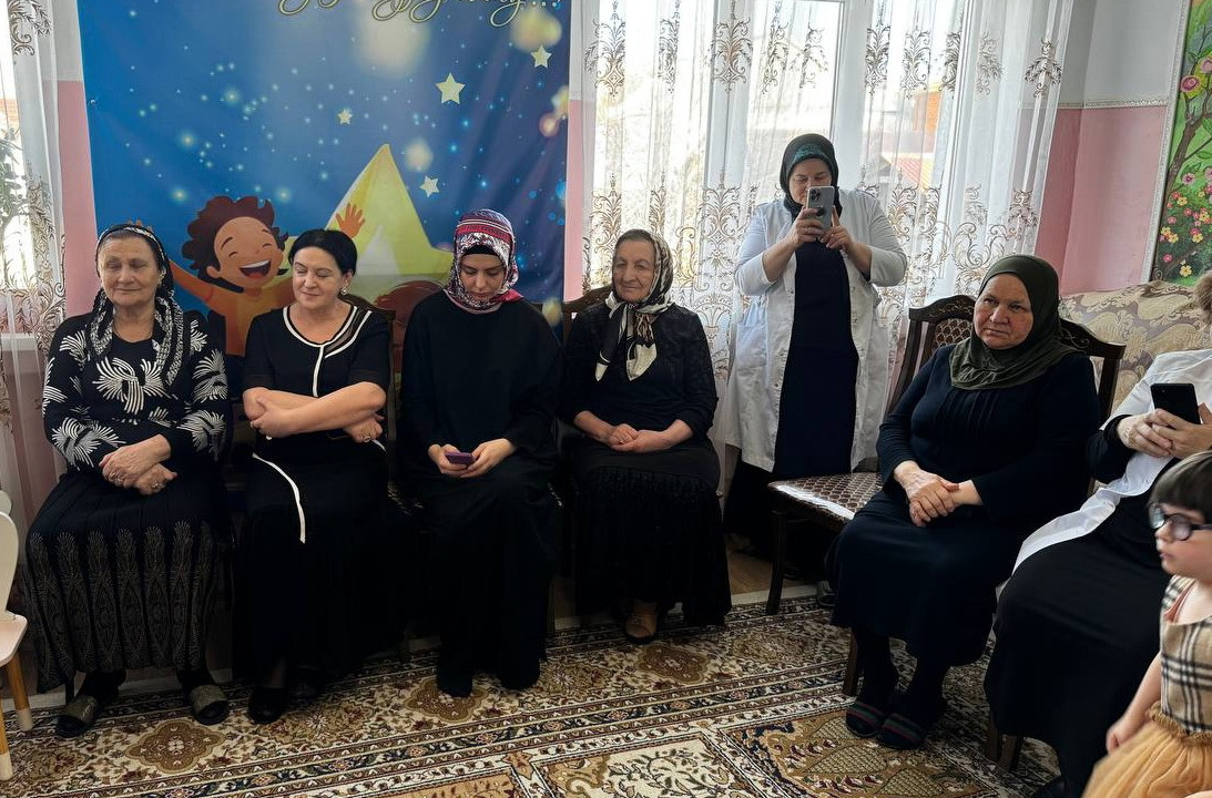 «Свет в наших сердцах»: праздник для особенных детей прошел в Реабилитационном центре для детей с ОВЗ Казбековского  района