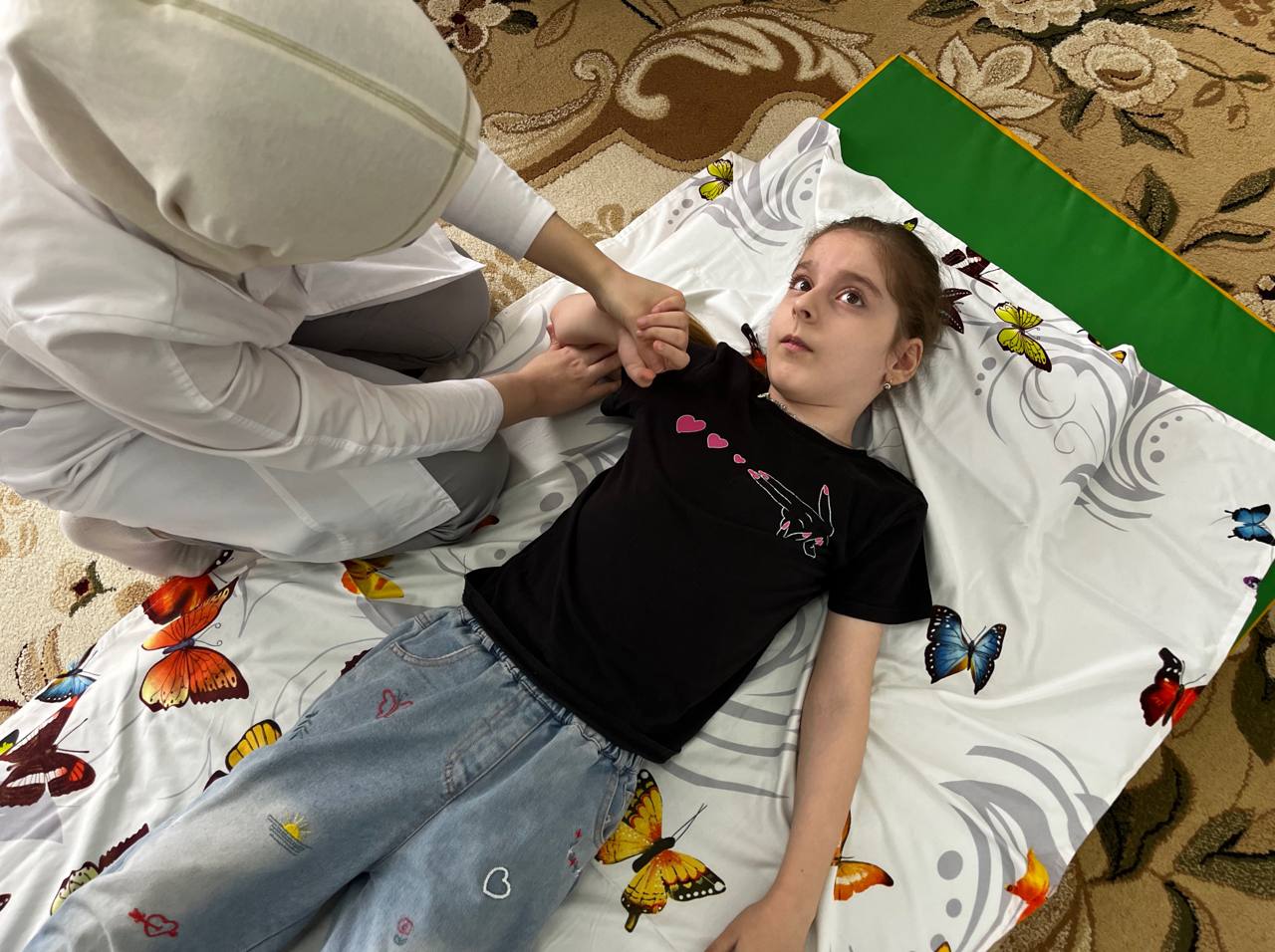 Проведение индивидуального занятия по ЛФК ребёнку с диагнозом ДЦП